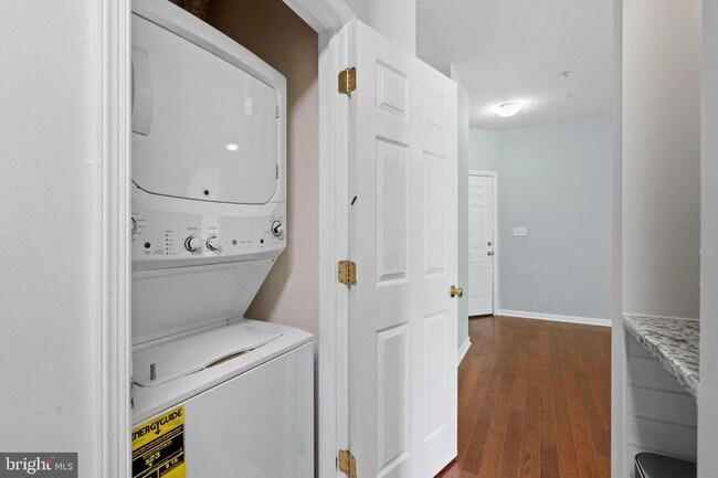 Building Photo - 1344C Garden Wall Cir