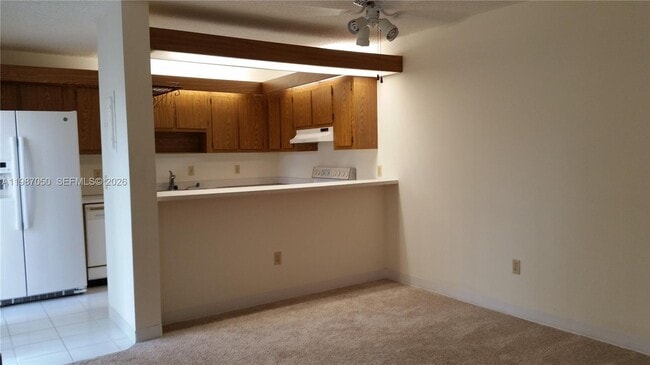 Building Photo - 825 Center St 35C