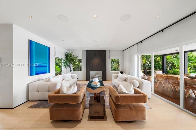 Building Photo - 244 W San Marino Dr