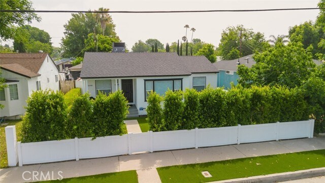 Building Photo - 6438 Lindley Ave