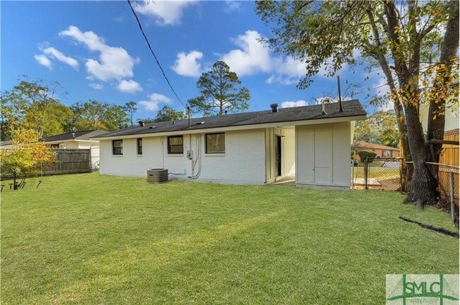 Building Photo - 206 Seminole St