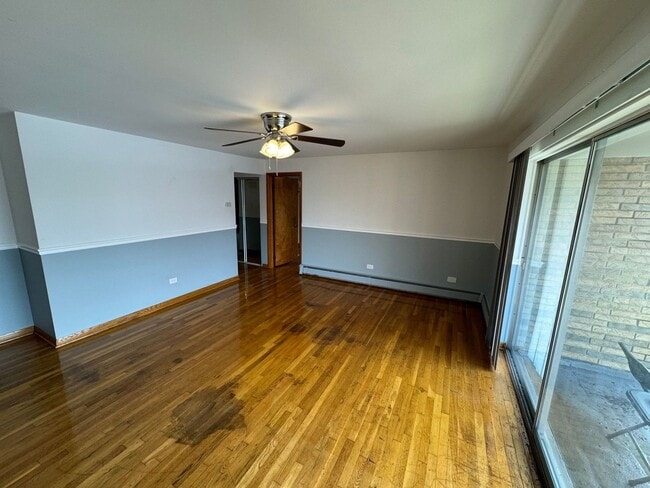 Building Photo - 3014 W 59th St