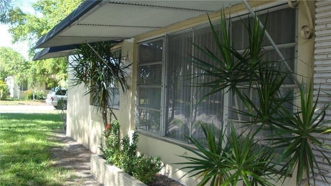 Building Photo - 1201 S 19th Ave