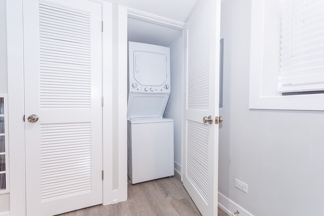 Building Photo - 923 Crain St