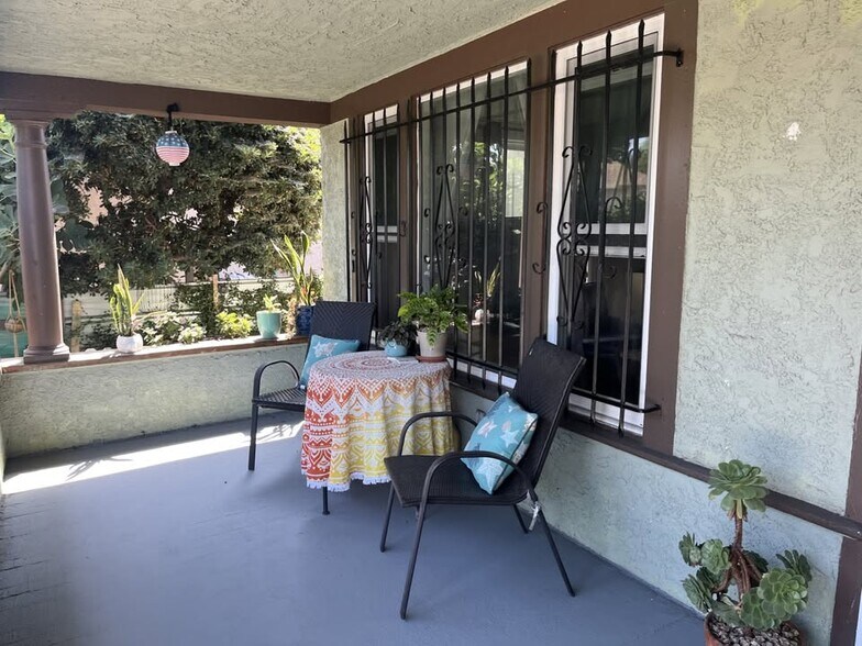 Building Photo - 1374 W 37th Pl