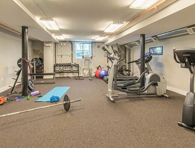 Building Photo - Knoxville 37917 - 1 bedroom 1 bath condo -...