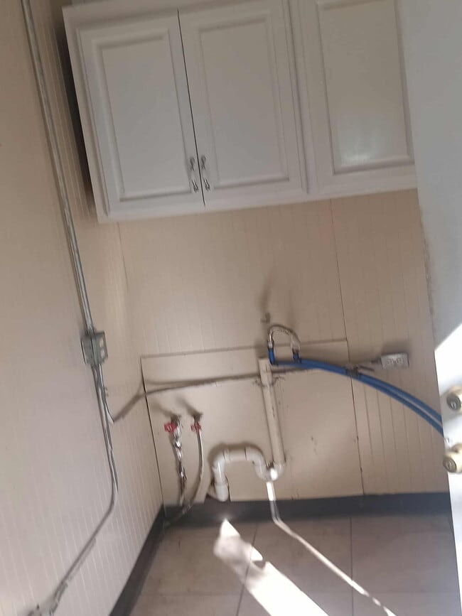 Building Photo - 612 S 9th St