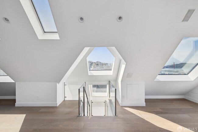 Building Photo - 2336 Broadway