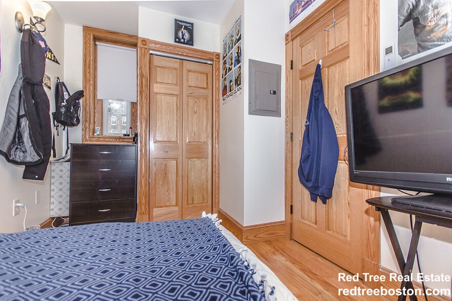 Building Photo - 14 S Russell St