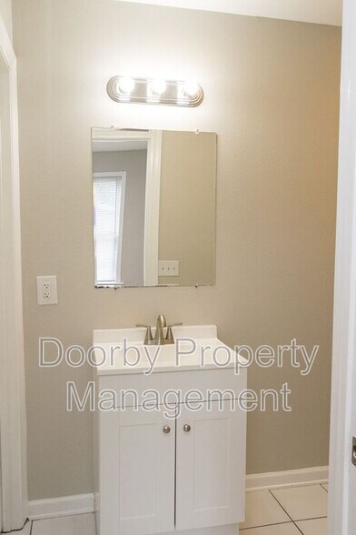 Building Photo - 3635 6th Ave