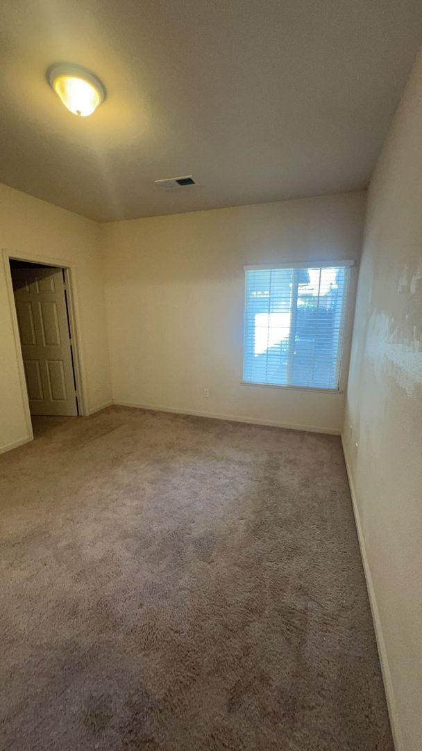 Building Photo - 689 Gateway Cir