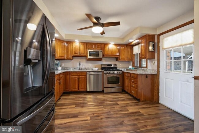 Building Photo - 8402 Holman Ave