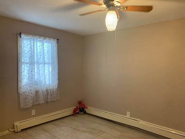 Building Photo - 270 N 1st Ave