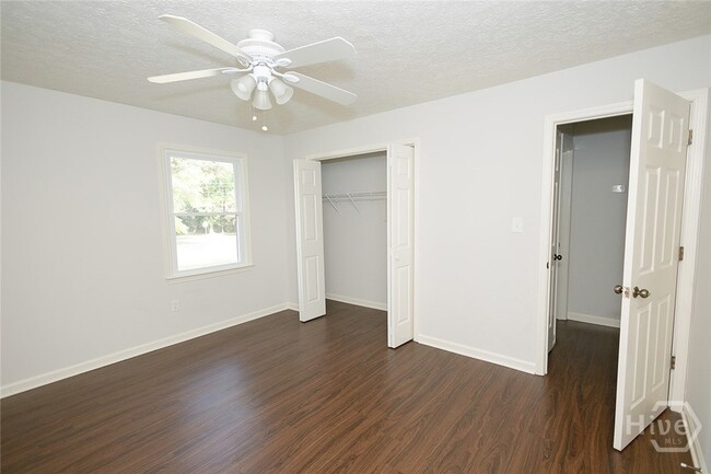 Building Photo - 147 VFW Dr