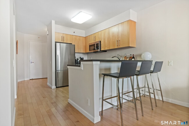 Building Photo - 25 Forest St