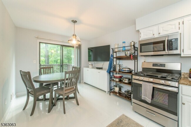 Building Photo - 39 Patriots Rd