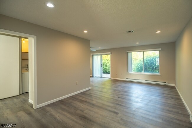 Building Photo - 450 Closter Rd