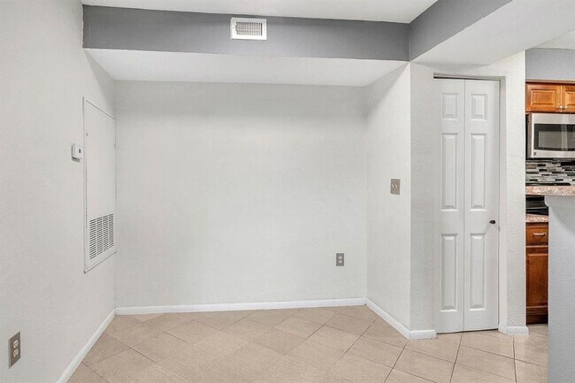 Building Photo - 3032 Parkway Blvd
