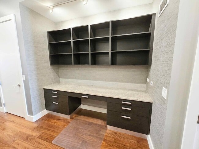 Building Photo - 1100 W Adams St