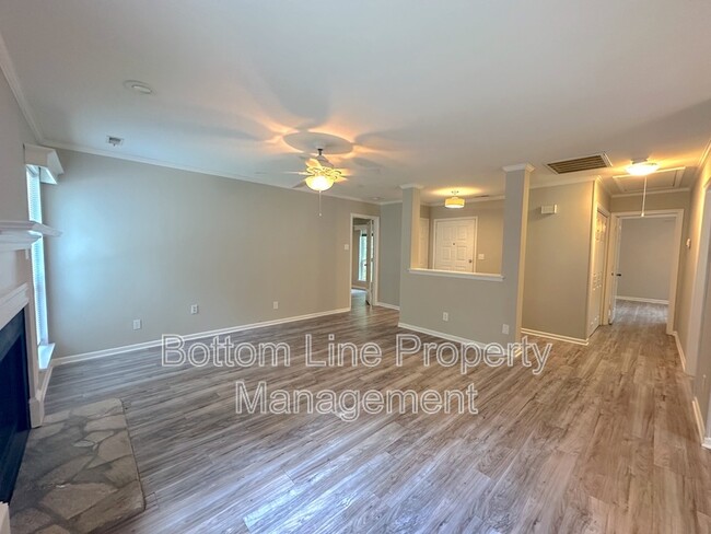 Building Photo - 11824 Larkridge Ct