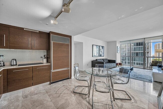 Building Photo - 485 Brickell Ave