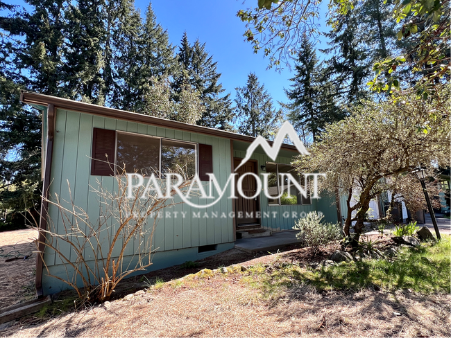 Building Photo - Charming 2-Bedroom Duplex with Garage!