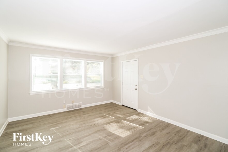 Building Photo - 1094 E Shelby Dr