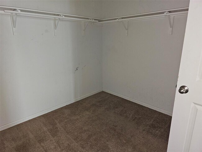 Building Photo - 2056 Spindletree Ln