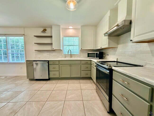 Building Photo - 214 Meadowridge Dr