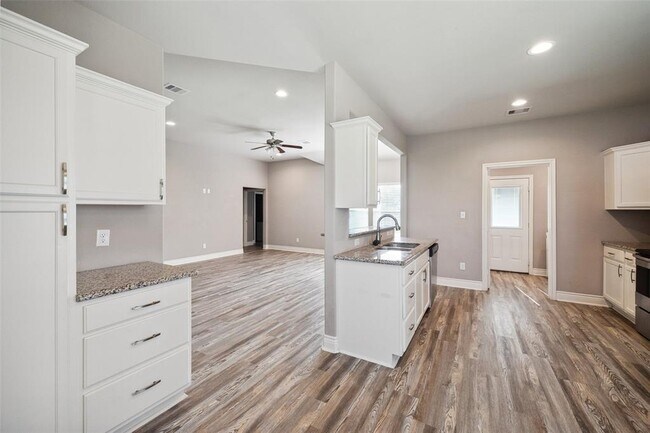 Building Photo - 14103 Overstreet Dr
