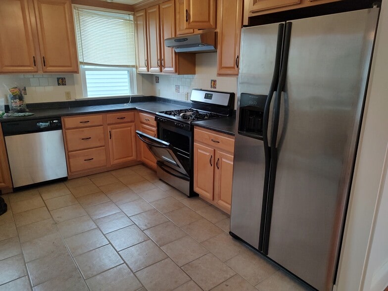 kitchen - 177 Allen St