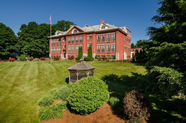 Building Photo - 231 Main St