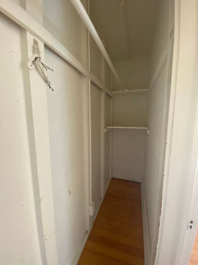 Building Photo - $2,500 | 3 Bedroom, 1.5 Bathroom House | N...