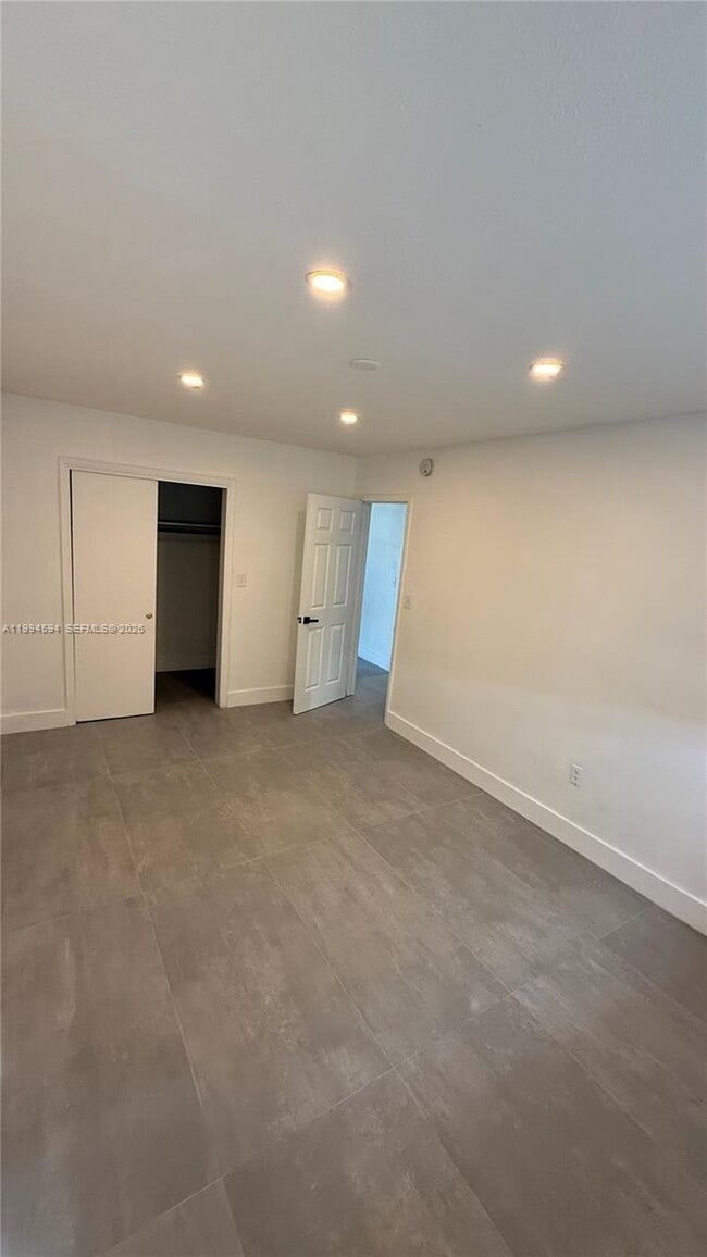 Building Photo - 2430 NE 188th St