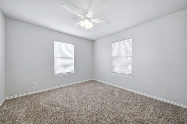 Building Photo - 104 Kleine Ln