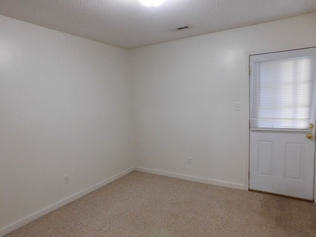 Building Photo - 1512 College Way