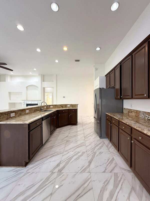 Building Photo - 9512 Greenpointe Dr
