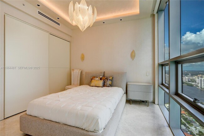 Building Photo - 18501 Collins Ave