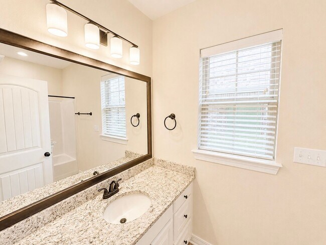 Building Photo - 922 Antler Dr