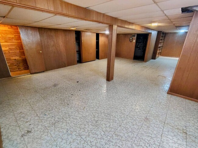 Building Photo - 130 Turf Ct