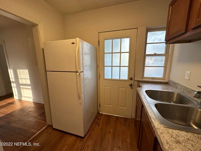 Building Photo - 1641 Larue Ave