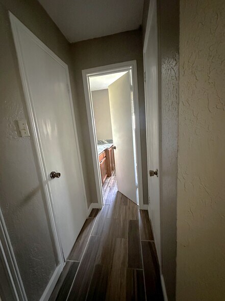 Hall Closets - 5401 Crossgate Dr S