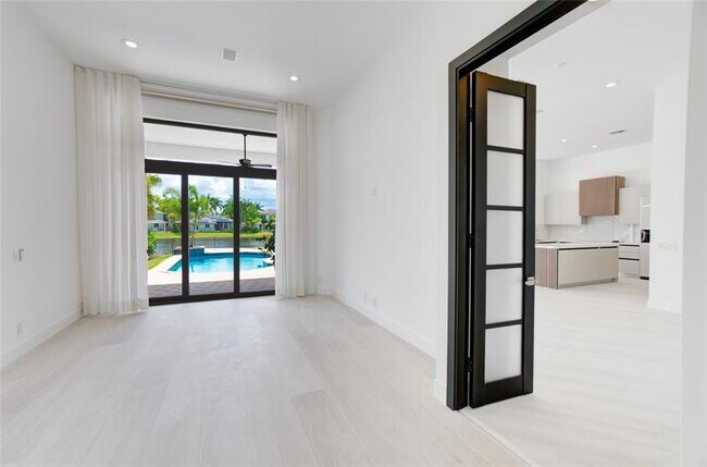 Building Photo - 2550 Jardin Terrace