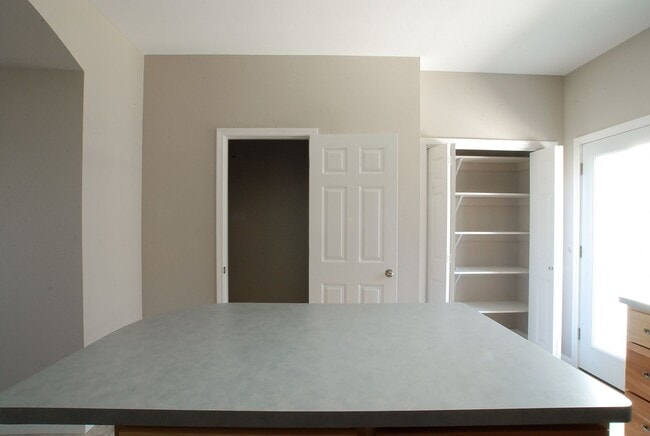 Building Photo - 3163 Sullivan Lp