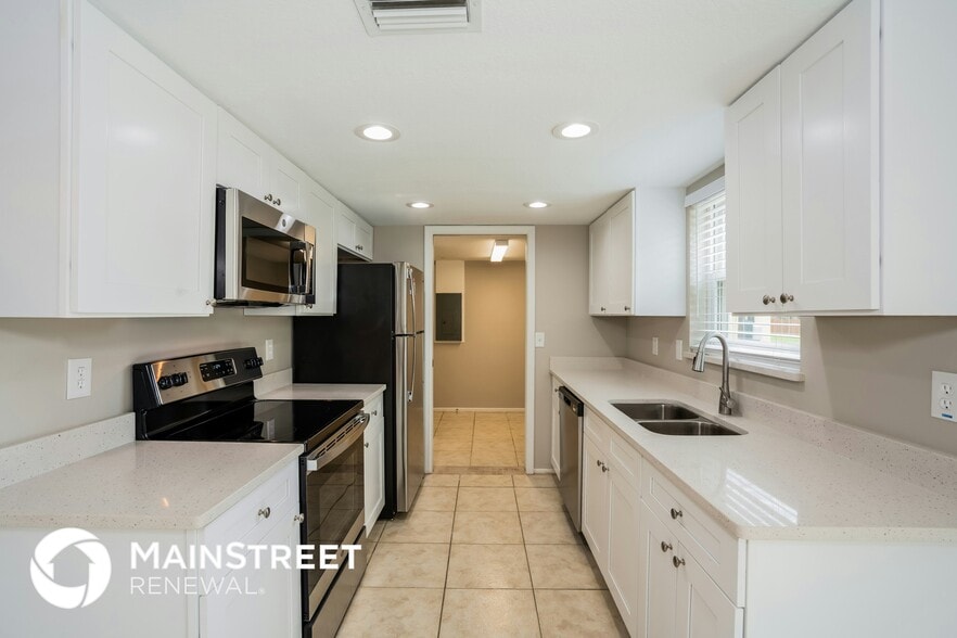 Building Photo - 1043 Cazenovia St