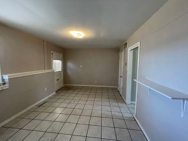 Building Photo - 2 bedroom unit across street from KSU Camp...