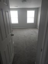 Building Photo - 15 Lavern Ave