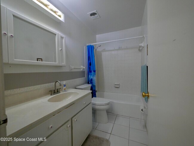 Building Photo - 923 S Colonial Ct