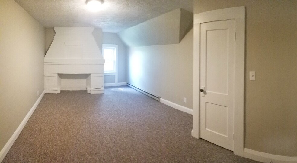 Bedroom 1 - 542 6th W St