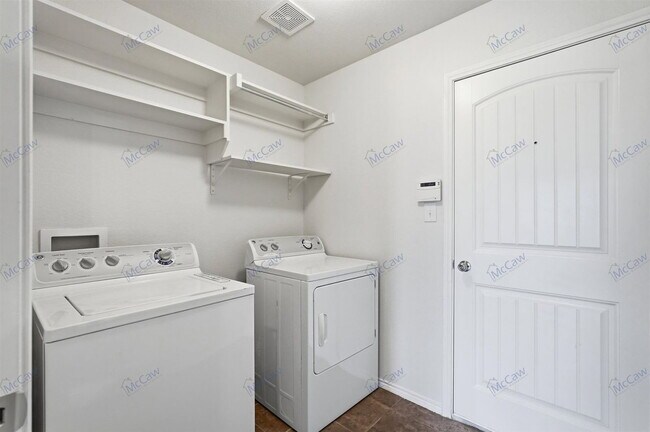 Building Photo - 1904 Louis Miller Dr